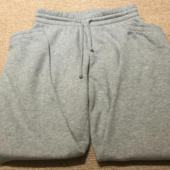 Aritzia Grey Boyfriend Sweatpants - Picture 2 of 7